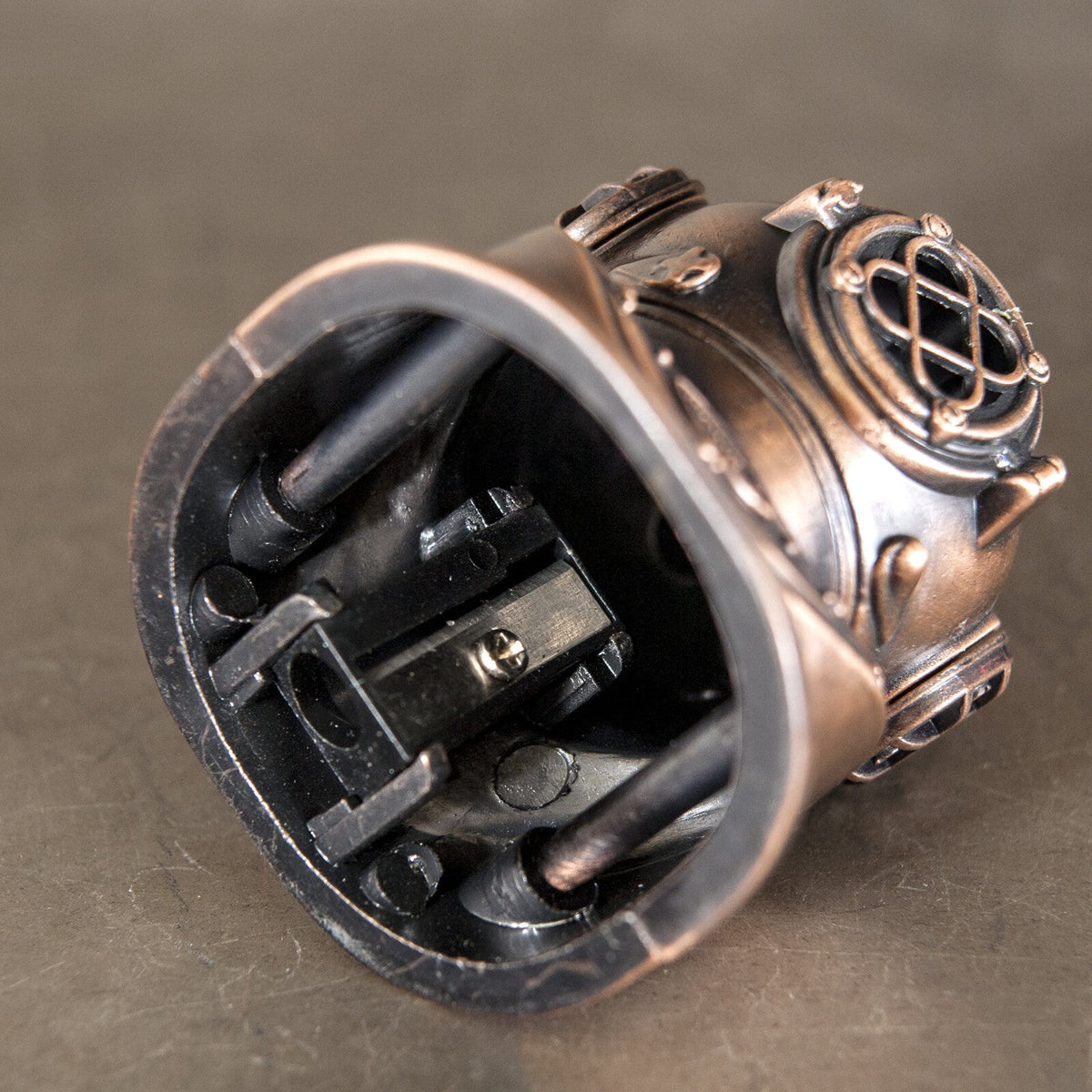 VINTAGE DIVING HELMET Novelty Antique Pencil Sharpener