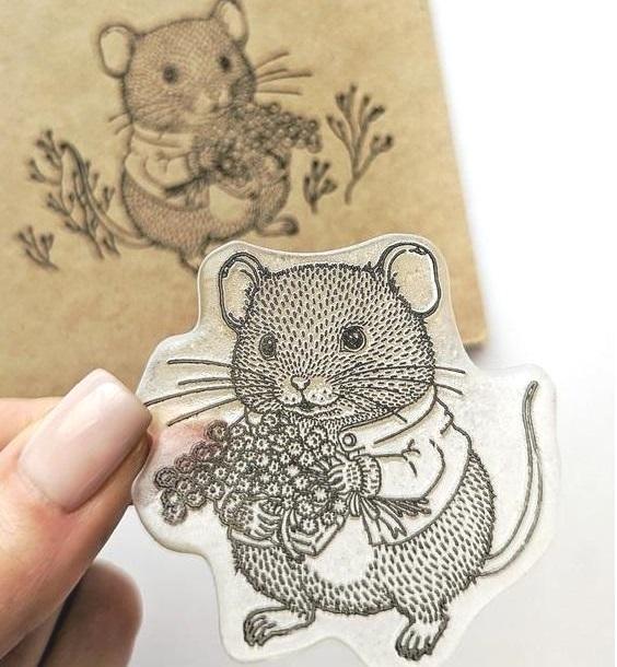 Lesia Zgharda Clear Stamp "Tiny Mouse with a Bouquet'