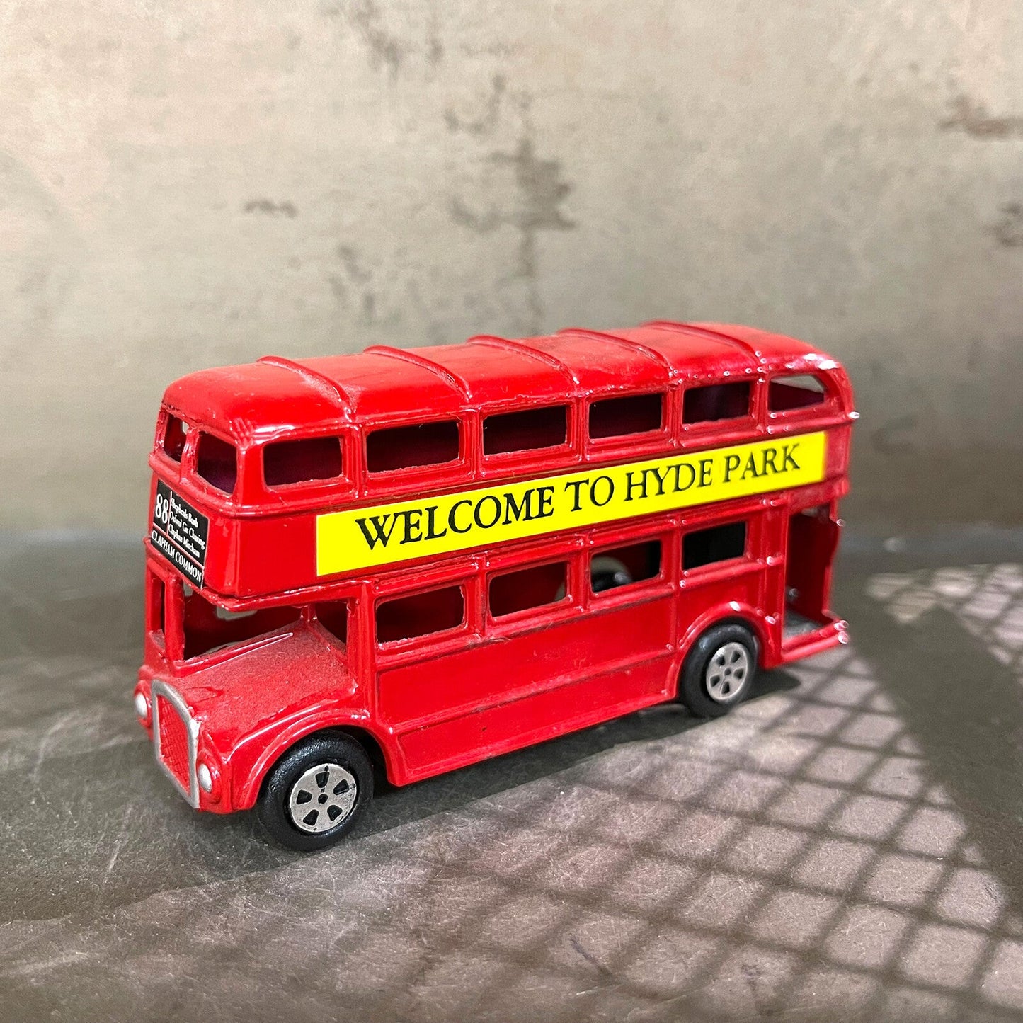 LONDON BUS Novelty Antique Pencil Sharpener