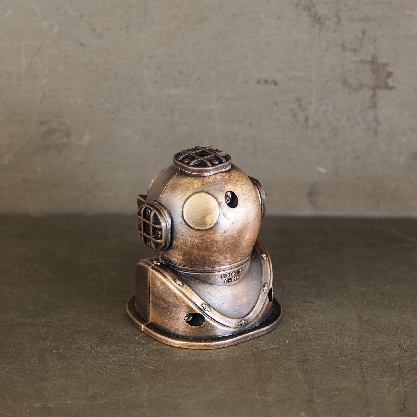 VINTAGE DIVING HELMET Novelty Antique Pencil Sharpener