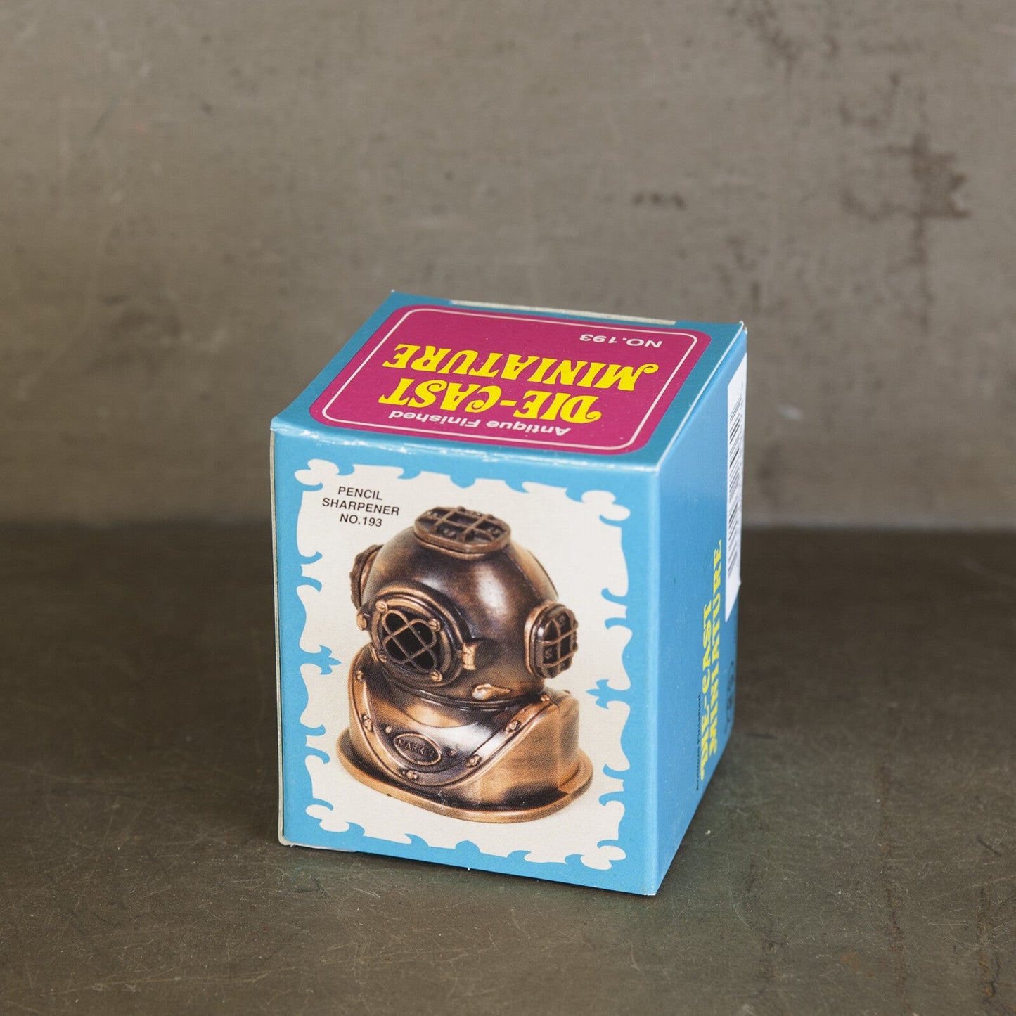 VINTAGE DIVING HELMET Novelty Antique Pencil Sharpener
