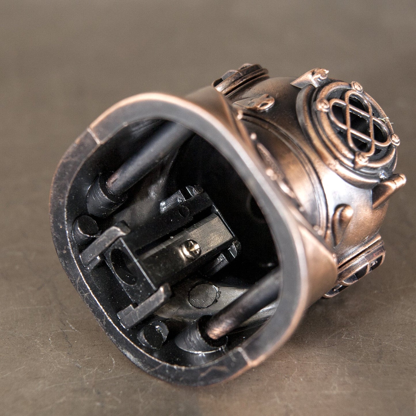 VINTAGE DIVING HELMET Novelty Antique Pencil Sharpener