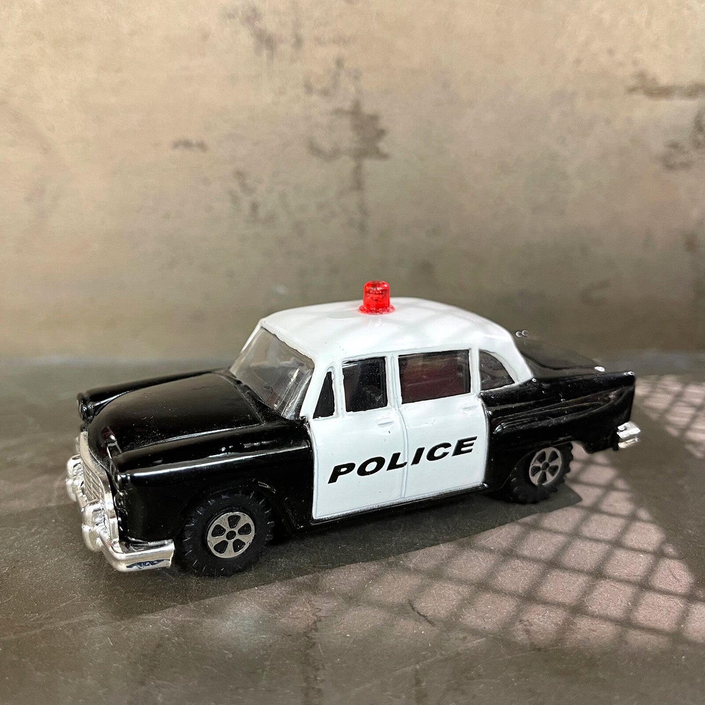 RETRO POLICE CAR Novelty Antique Pencil Sharpener