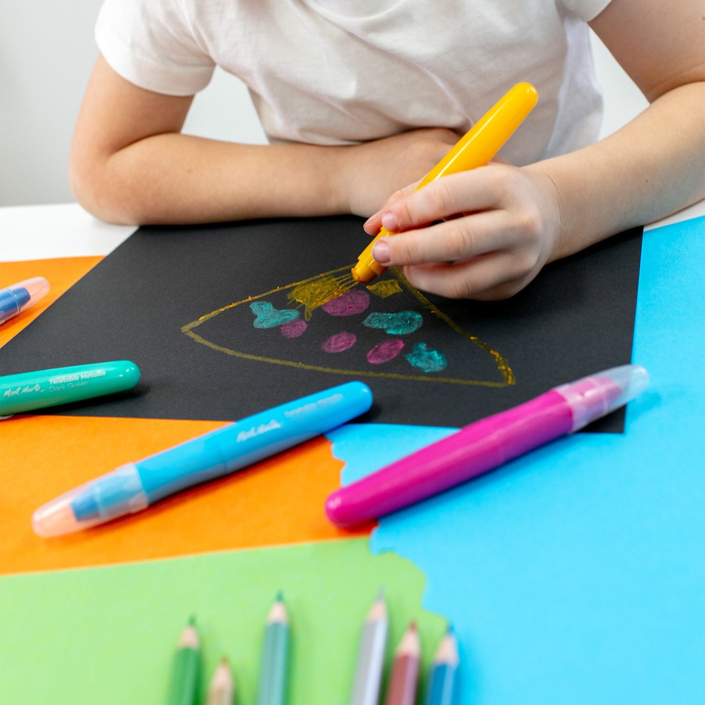 Mont Marte Metallic Colouring Set 28pc - Pencils, Markers and More