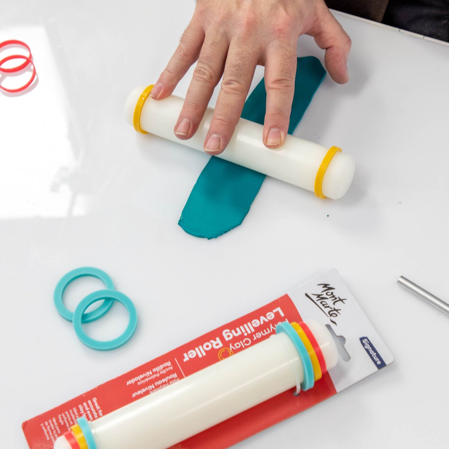 Mont Marte Polymer Clay Levelling Roller With Bands 20cm