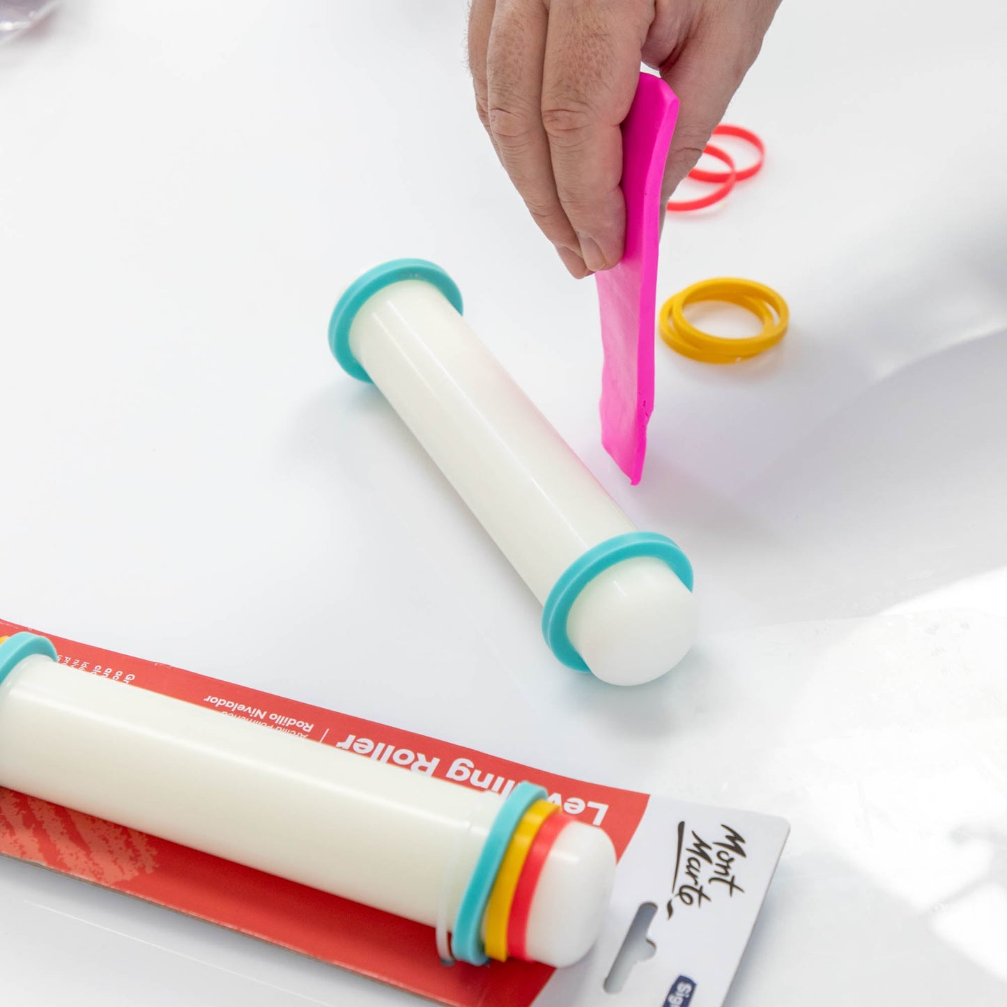 Mont Marte Polymer Clay Levelling Roller With Bands 20cm