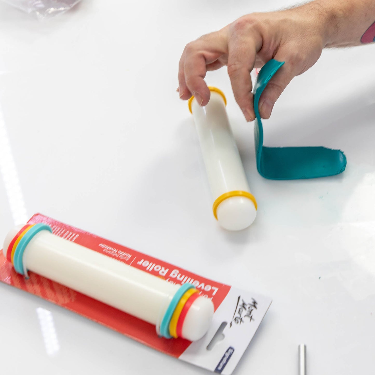 Mont Marte Polymer Clay Levelling Roller With Bands 20cm